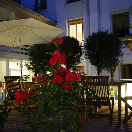 Hotel Alhambra Paris Exterior photo